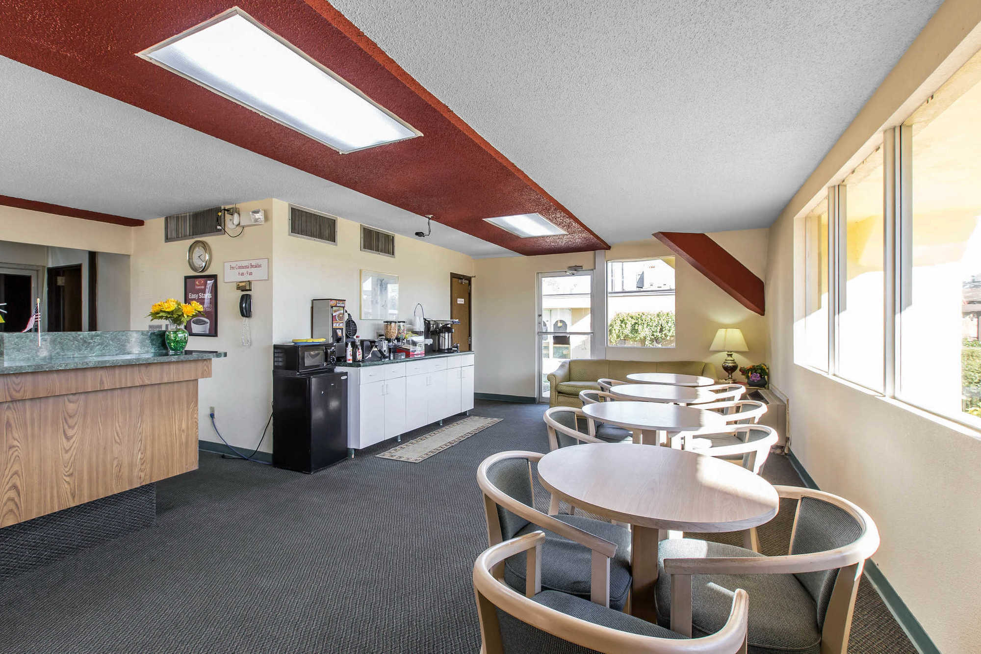 Travelodge By Wyndham Forsyth Konforlar fotoğraf