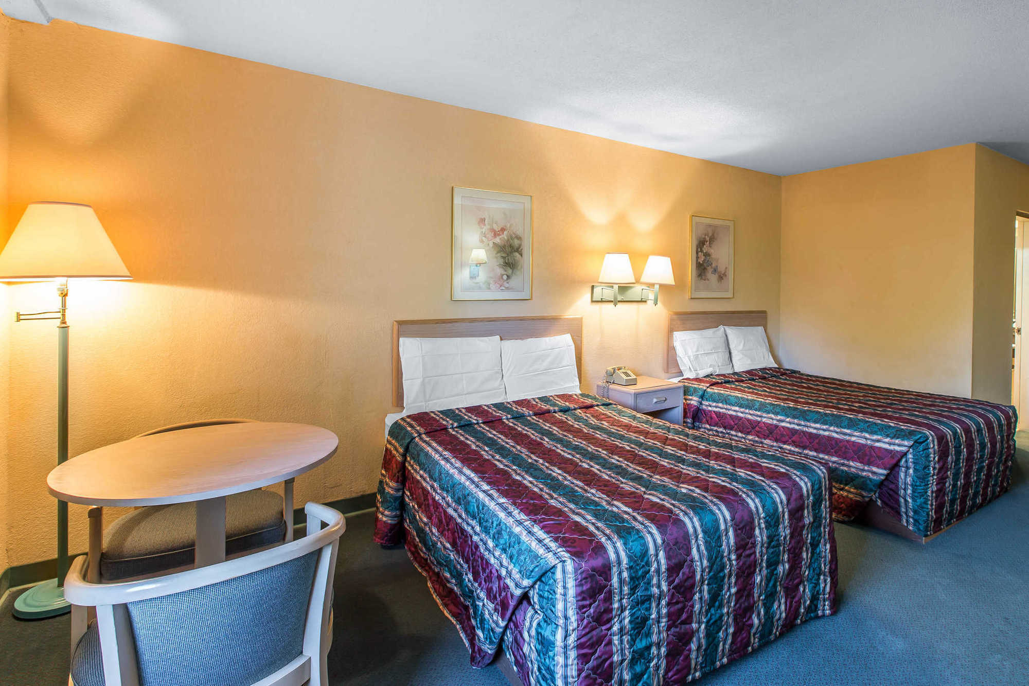 Travelodge By Wyndham Forsyth Oda fotoğraf