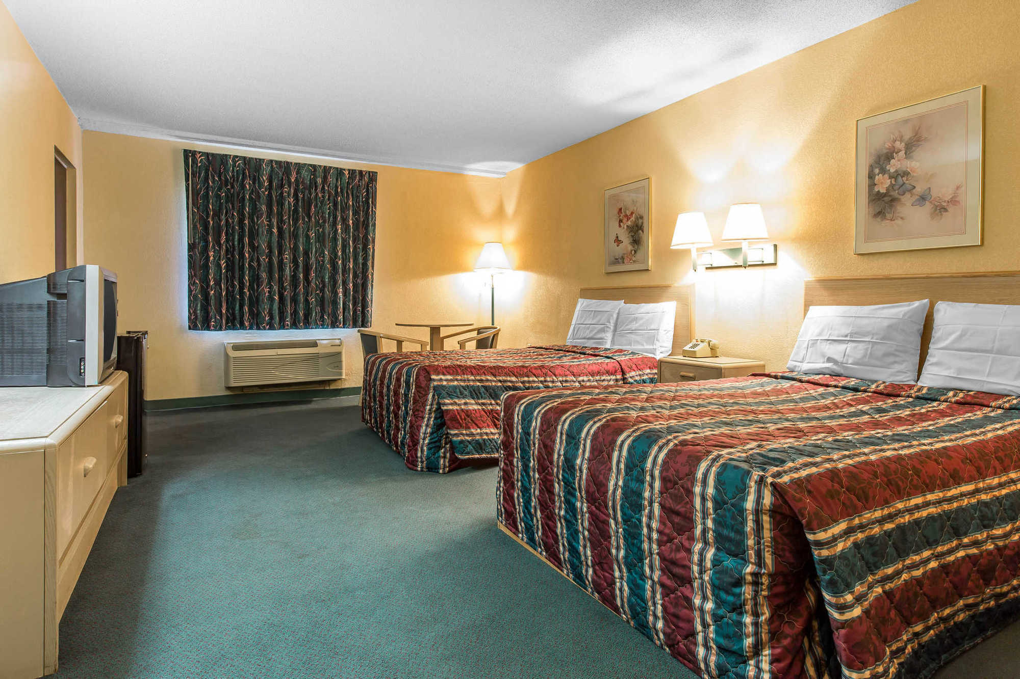 Travelodge By Wyndham Forsyth Oda fotoğraf