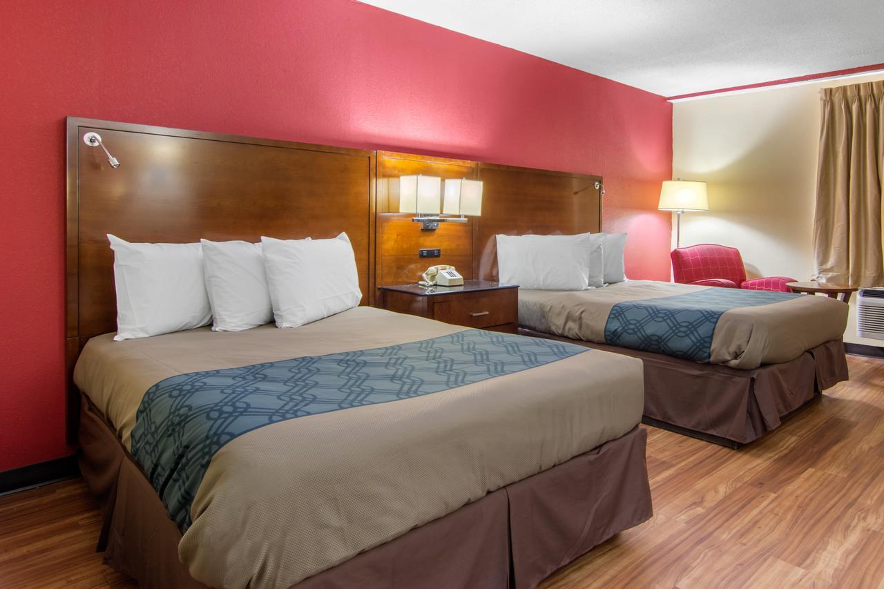 Travelodge By Wyndham Forsyth Dış mekan fotoğraf