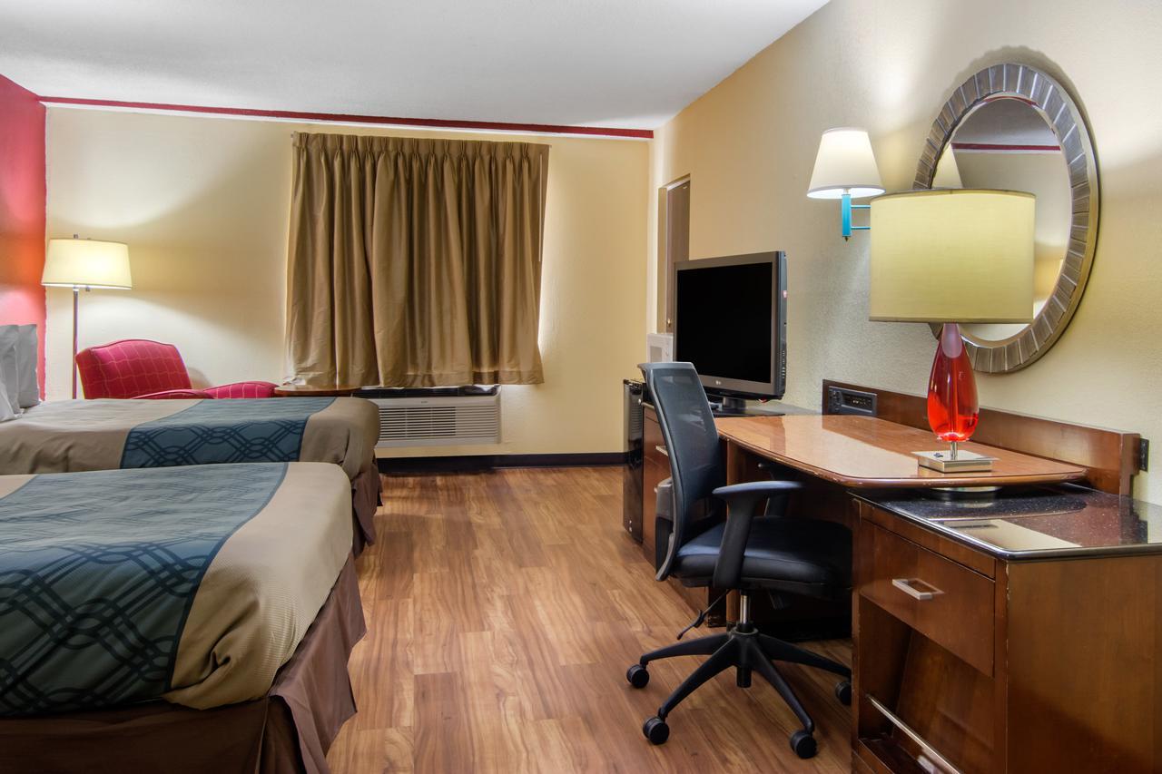 Travelodge By Wyndham Forsyth Dış mekan fotoğraf