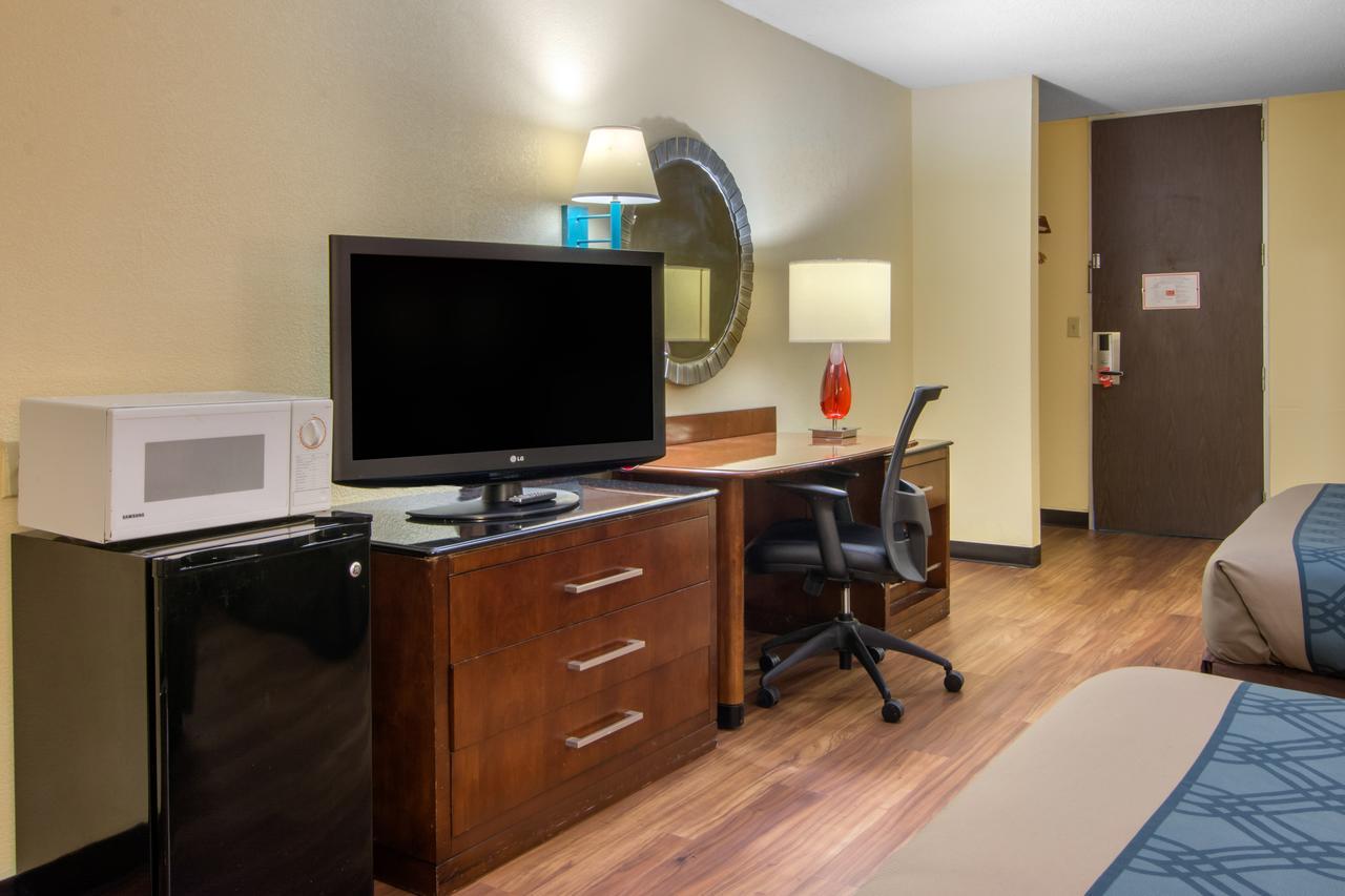 Travelodge By Wyndham Forsyth Dış mekan fotoğraf