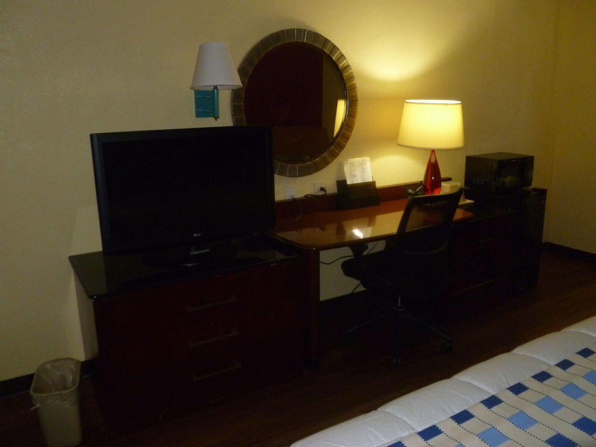 Travelodge By Wyndham Forsyth Dış mekan fotoğraf