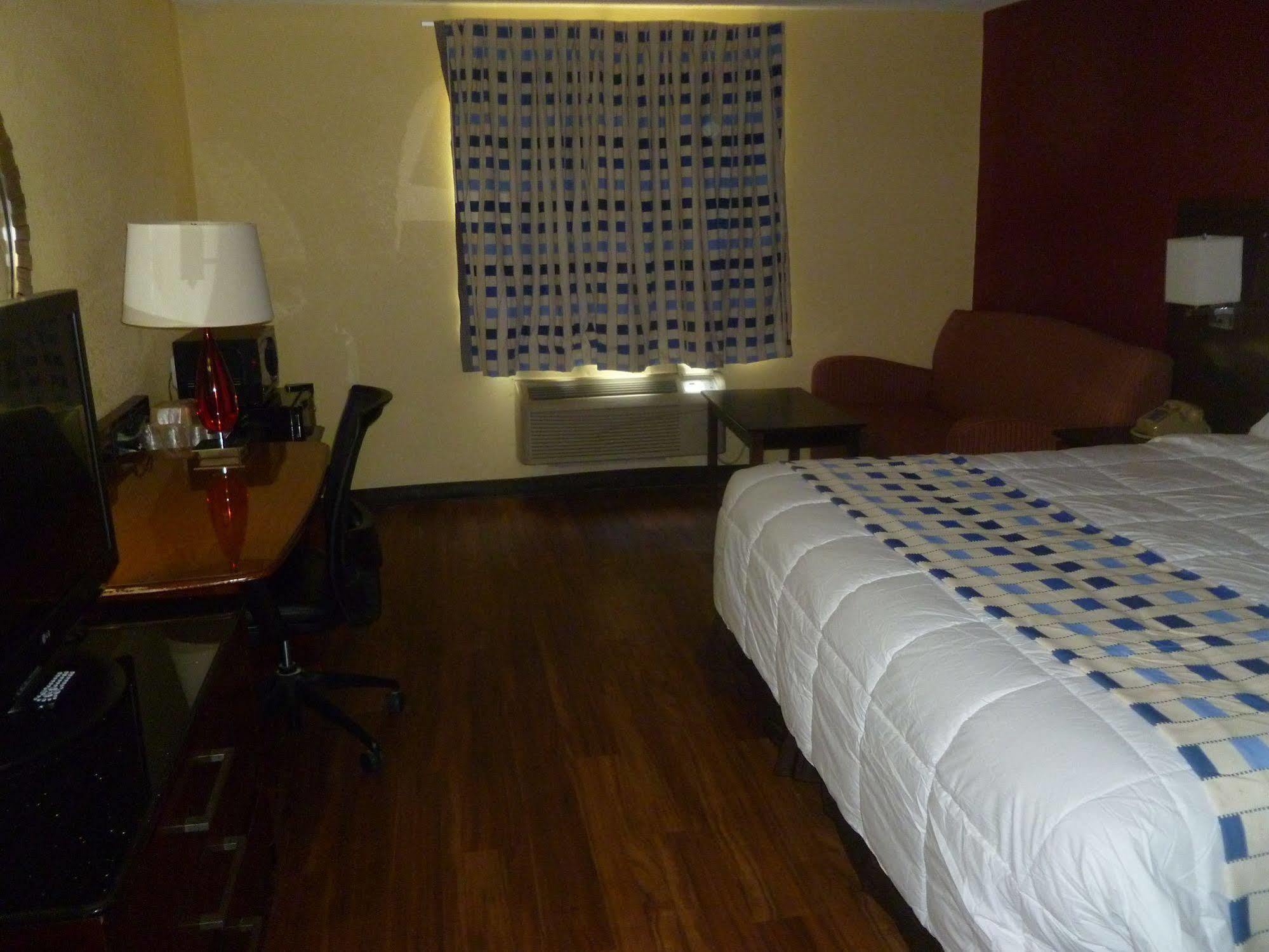 Travelodge By Wyndham Forsyth Dış mekan fotoğraf