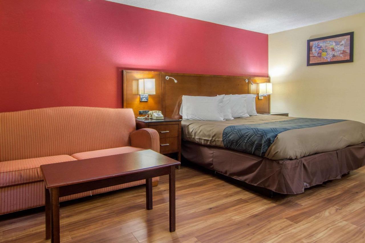 Travelodge By Wyndham Forsyth Dış mekan fotoğraf