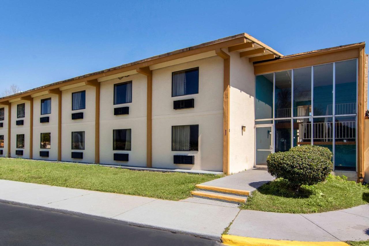 Travelodge By Wyndham Forsyth Dış mekan fotoğraf