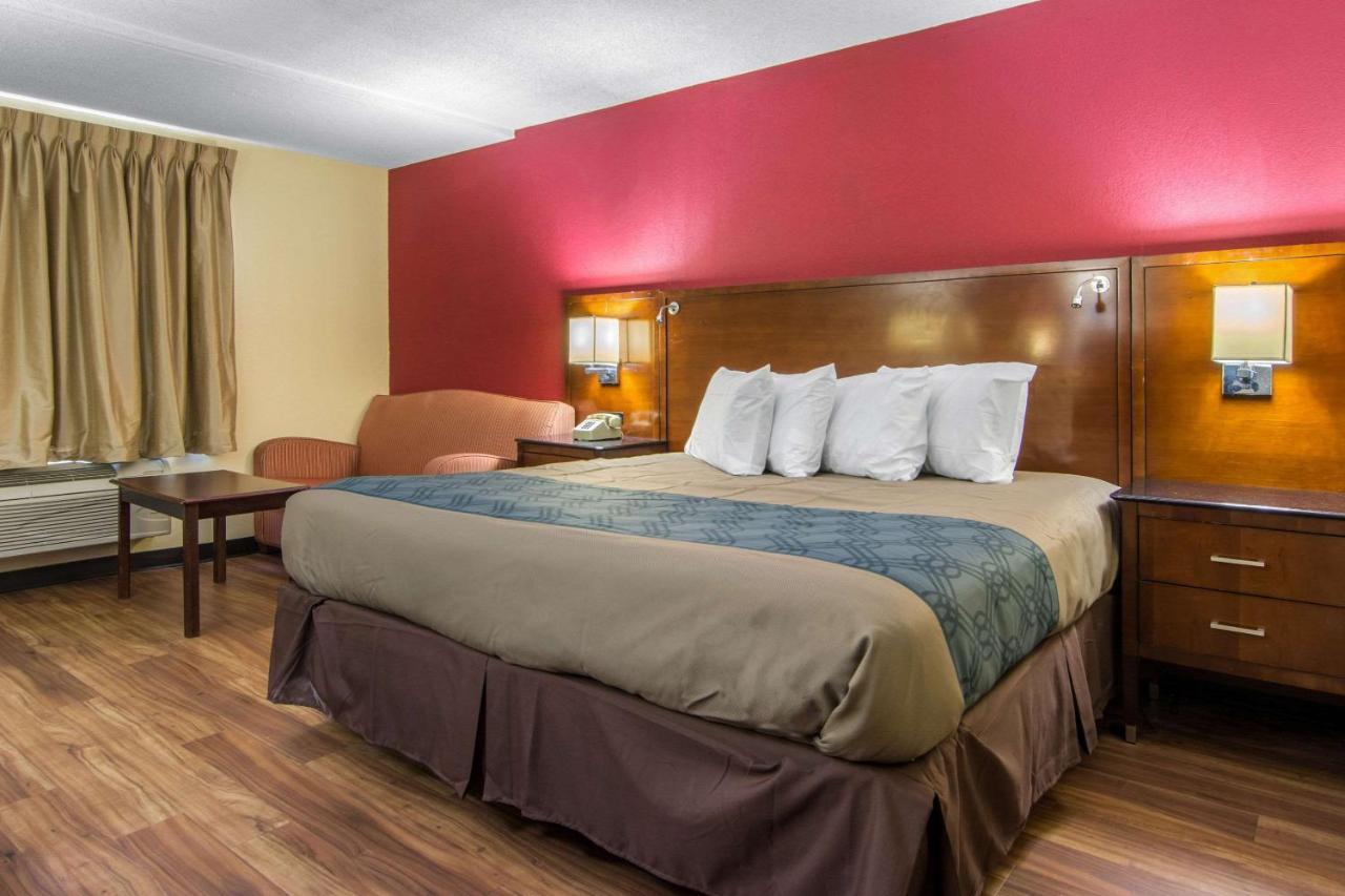 Travelodge By Wyndham Forsyth Dış mekan fotoğraf