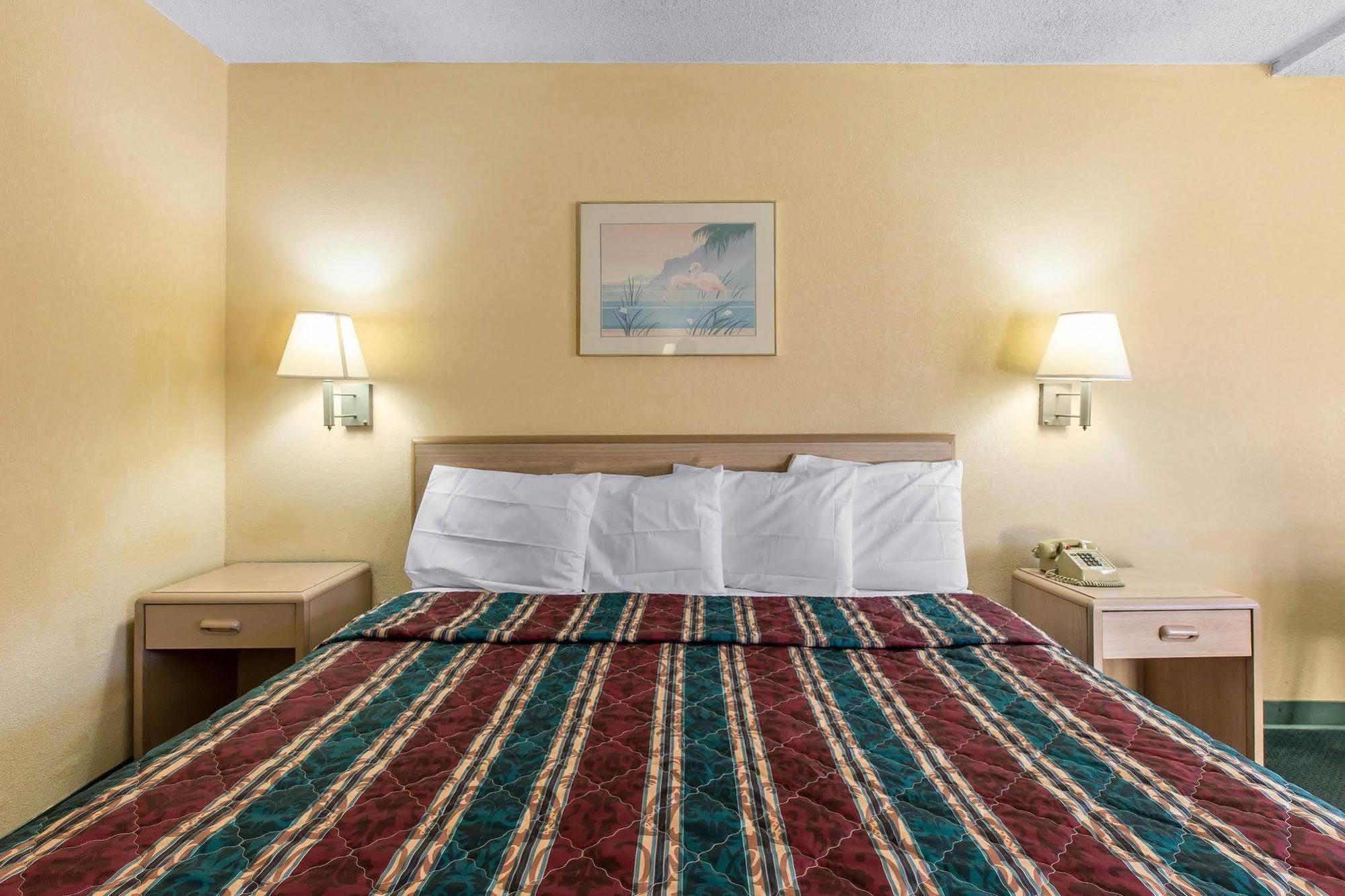 Travelodge By Wyndham Forsyth Dış mekan fotoğraf