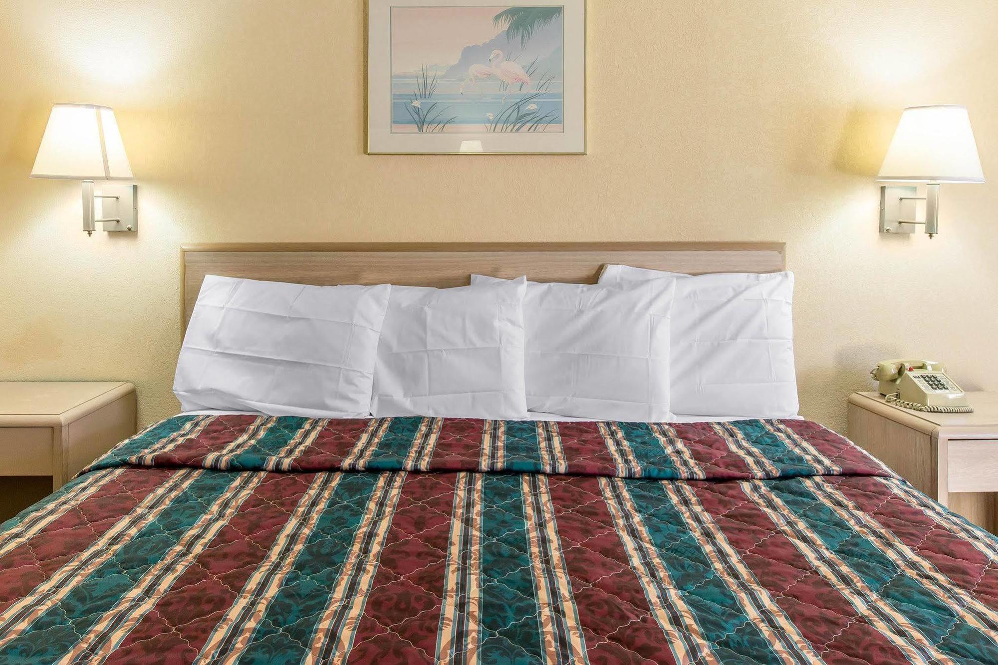 Travelodge By Wyndham Forsyth Dış mekan fotoğraf